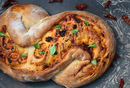 Sundried Tomato, Roasted Garlic, Cheese & Basil Brea