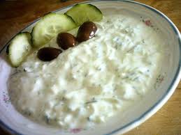 Joghurtos-fokhagymás uborkasaláta.Tzatziki