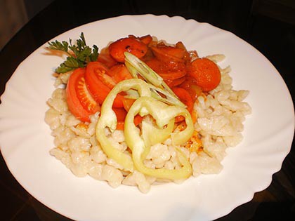 Virslipörkölt, galuskával