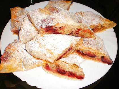 Meggyes grízes rétes