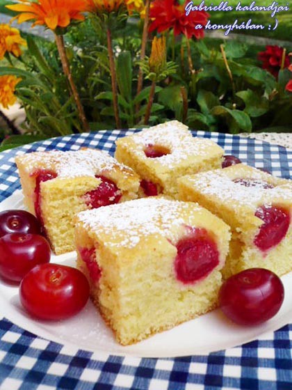 Kavart meggyes pite