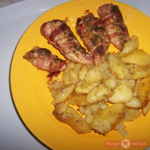 Baconos csirkemell sült krumplival