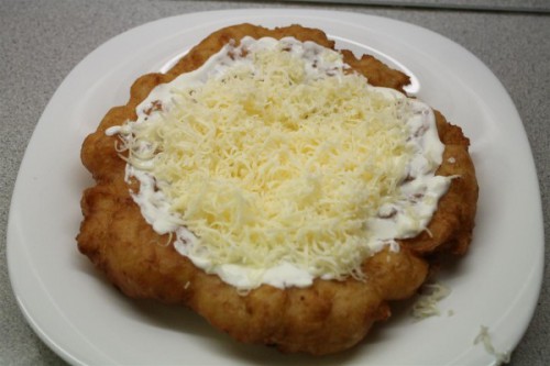 Sajtos, tejfölös lángos