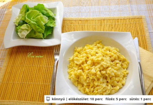Tojásos nokedli fejes salátával
