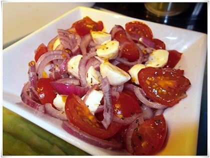 MOZZARELLÁS PARADICSOMSALÁTA