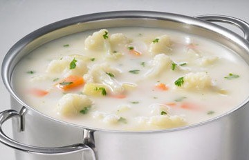 Tejfölös karfiolleves