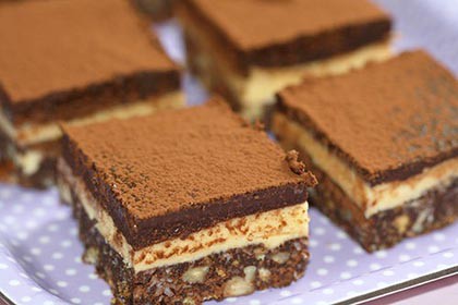 Vaníliakrémes csokoládés szelet t(sütés nélkül)