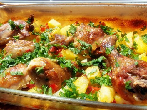 Fokhagymás, petrezselymes burgonya fincsi csirkecomb