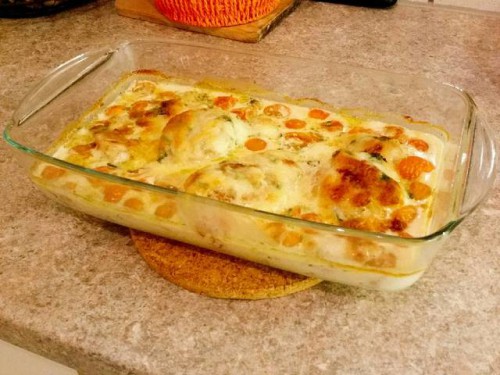 Mozzarellás csirkemell bazsalikomos-tejszínes szószb