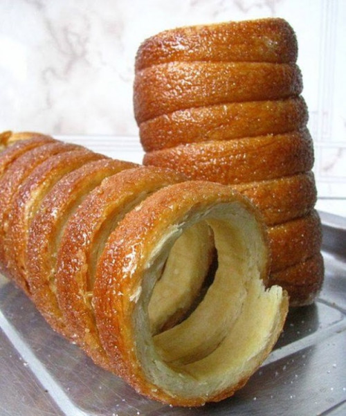 Kürtőskalács sörösdobozon sütve