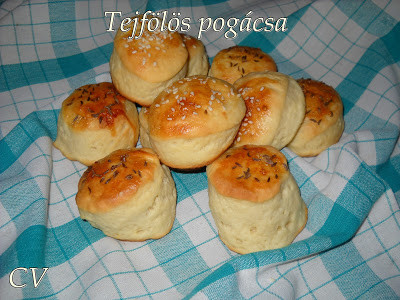 Tejfölös pogácsa