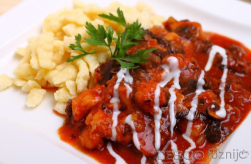 Harcsapörkölt gombával