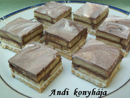 Tejfölös kekszes - sütés nélkül
