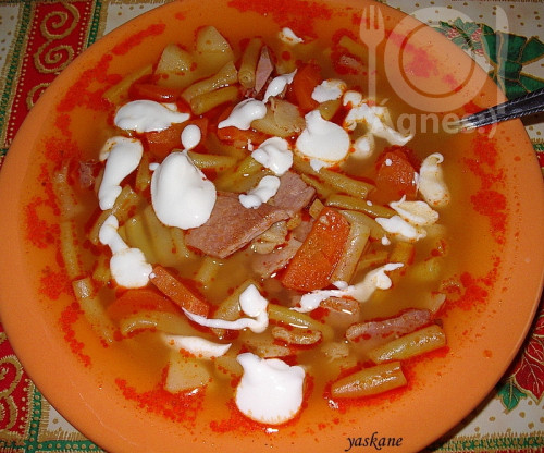 Sonkás zöldbableves