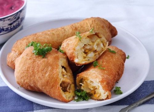 Csirkés pirog céklasalátával