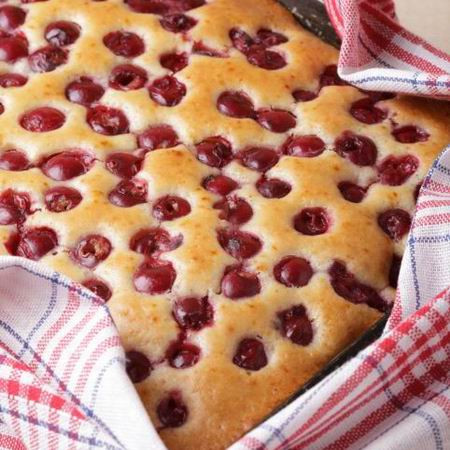 Gyors meggyes pite