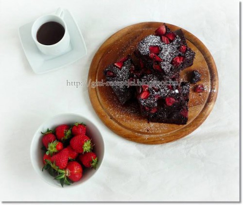 Csokoládés-epres brownie