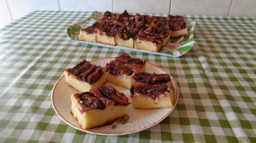 Fahéjas-szilvás-túrós sütemény