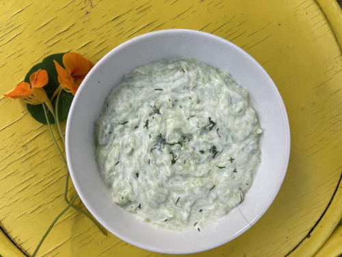 Tzatziki (fokhagymás-uborkás joghurt)