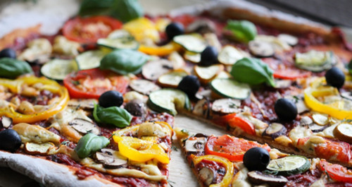 Pizza mit Gemüeund Käse(für Limone)